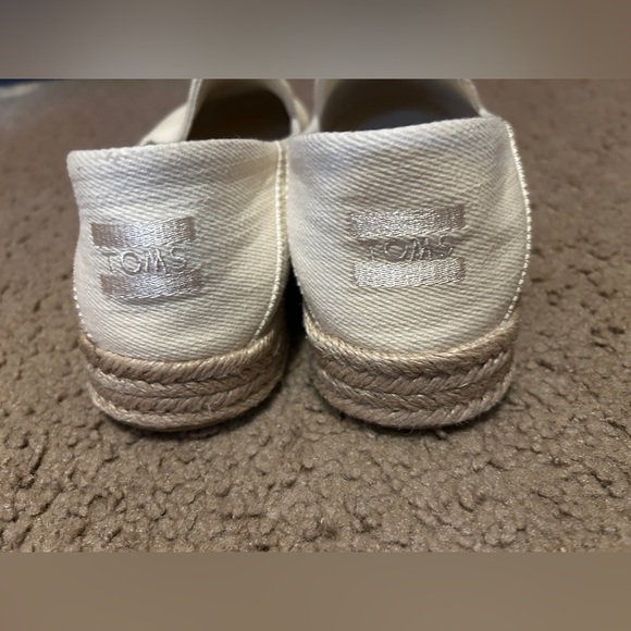 TOMS New women’s shoes especially Cream Canvas Slip-Ons size 9 - Picture 4 of 13